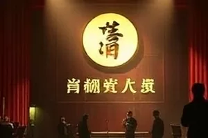 《城市切片》楼宇缝隙与行人